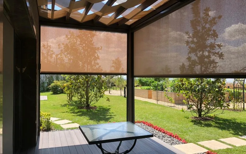 Zip screen installation 3