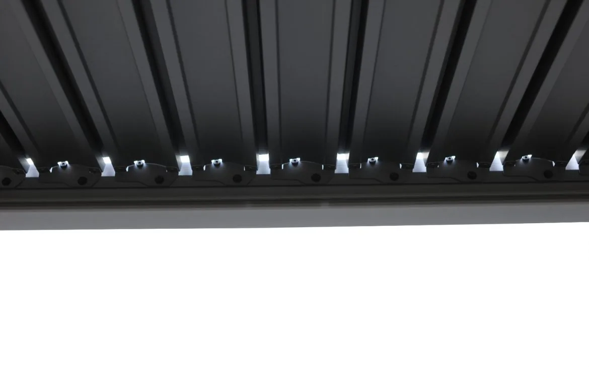 Manual bioclimatic pergola installation 2