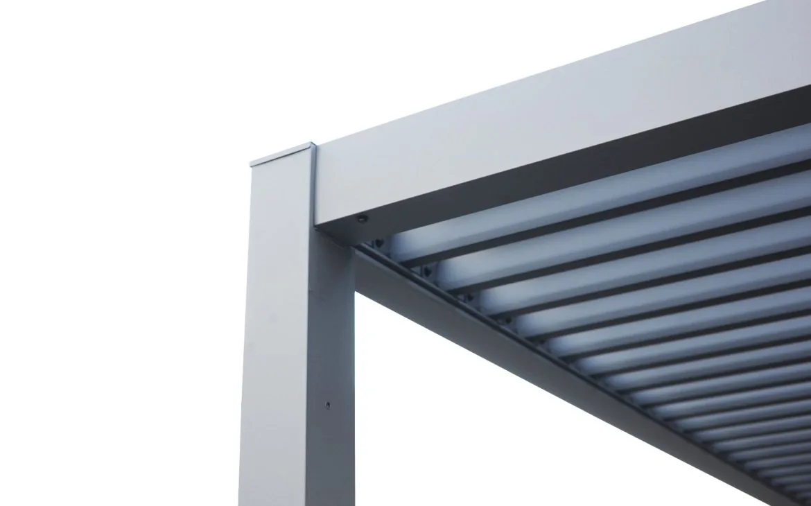 Manual bioclimatic pergola installation 4