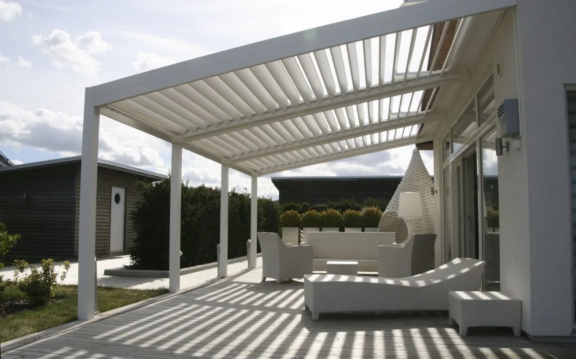 Bioclimatic pergola installation 3
