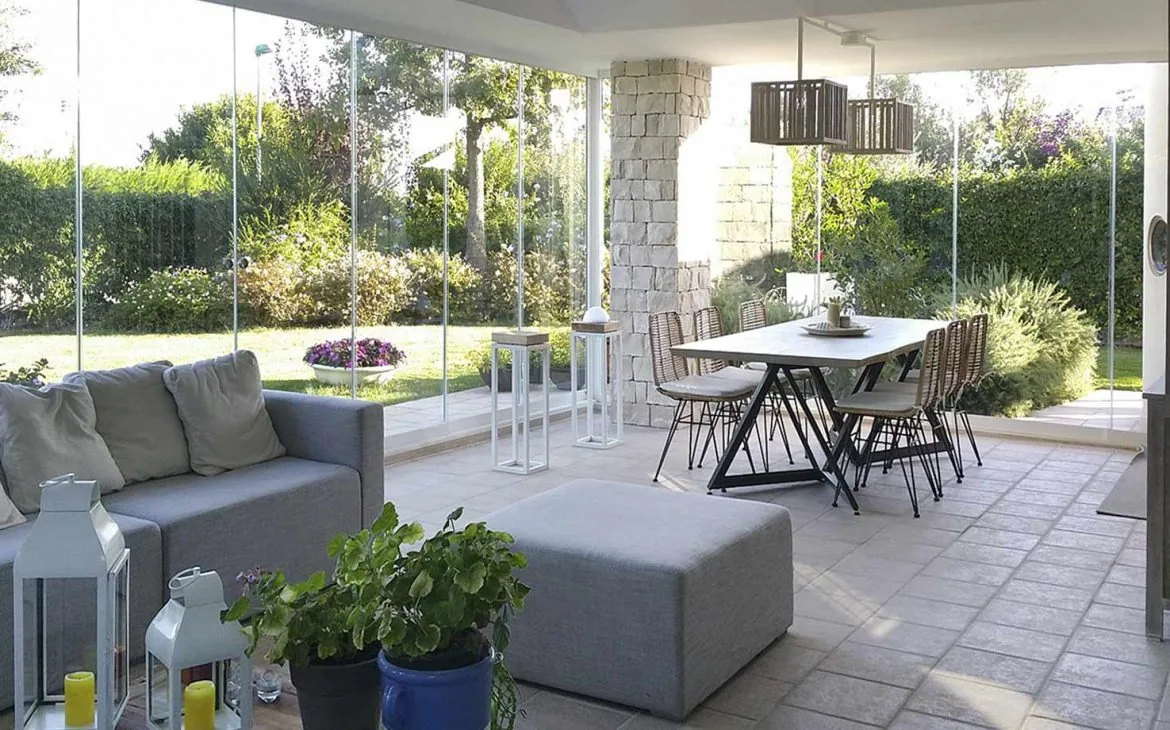 Frameless glass enclosure installation 15