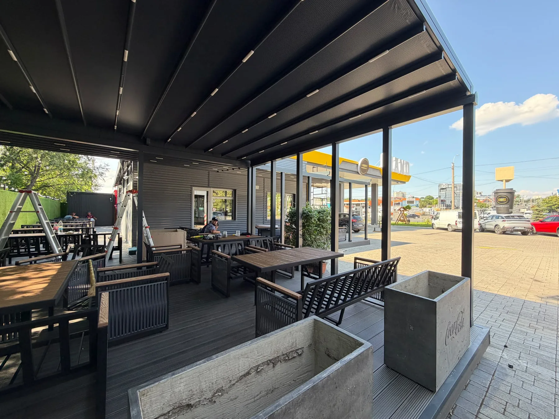 Retractable pergola roof installation 2