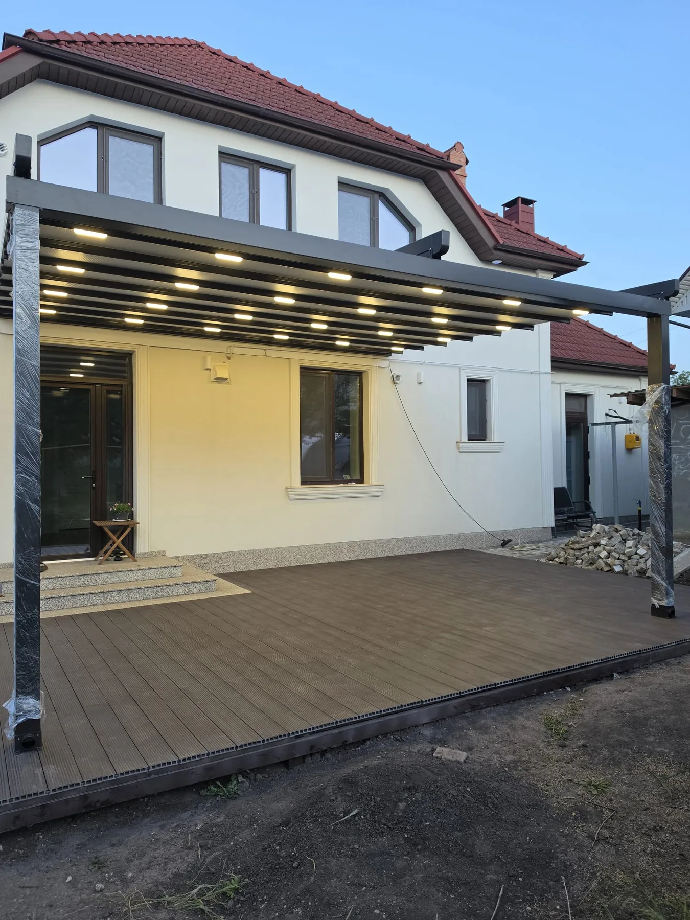 Retractable pergola roof installation 5