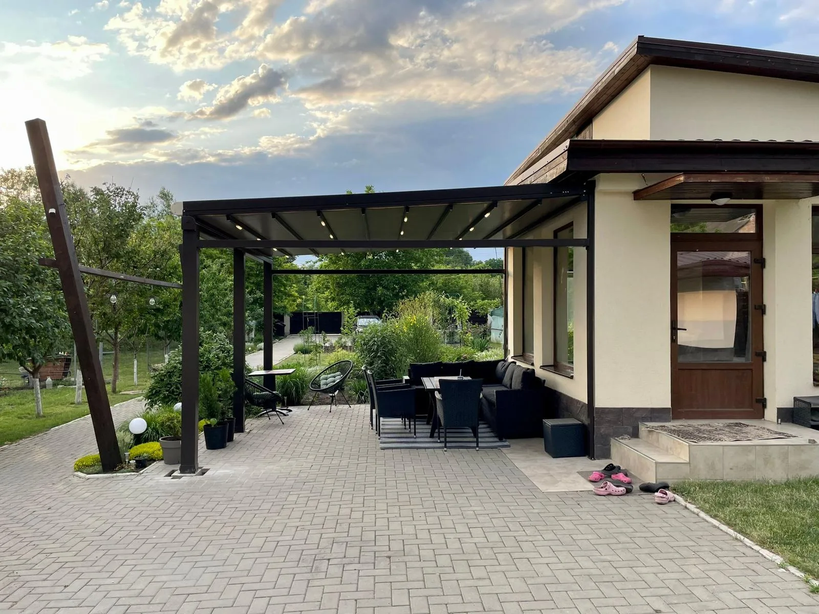 Retractable pergola roof installation 11